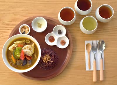 Medicinal Soup Curry with 100 Herbal Ingredients Opens in Kyoto at Ogawa Kampo Cafe