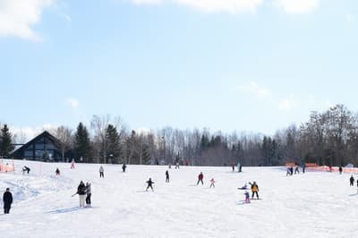 타키노에서 스키 & 스노보드 데뷔! 패밀리 슬로프 곧 개장‼ (타키노 스즈란 구릉 공원)