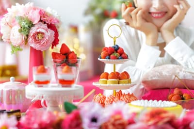 오사카 오리지널 딸기 뷔페의 대단원! 딸기, 벚꽃 & 말차를 테마로 한 봄 스위츠