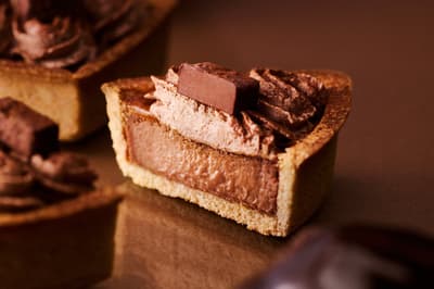 BAKE CHEESE TART 推出奢华情人节新品——三重巧克力夹层挞
