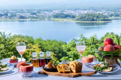 Hoshinoya Fuji to Serve "Fragrant Peach Glamorous Breakfast" This Summer — Three Seasonal Yamanashi Peach Varieties on a Lake Kawaguchi Terrace