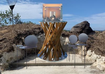 La 12.ª Luz de la Esperanza Conecta las Zonas Afectadas por el Desastre: La Llama de la Esperanza desde Kobe Ilumina la Roca Madoiwa de Wajima