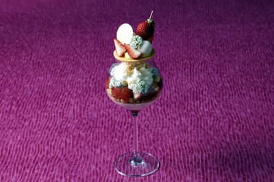 오사카 메리어트 미야코 호텔, 올 봄 제철 딸기를 매달 다르게 선보이는 “파르페 프레이즈” 제공