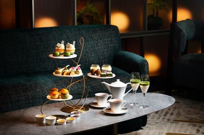 El JW Marriott Hotel Tokyo Lanza una Promoción de Matcha de Principios de Verano con Té de la Tarde, Dulces y Cócteles