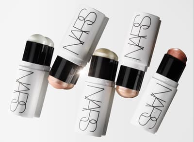 El stick iluminador Light Reflecting de NARS se lanza en 5 tonos el 24 de abril de 2026