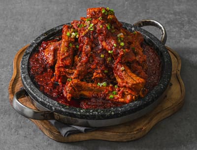 El Dwaejikalbi Coreano Debuta en Shin-Okubo: Costillas de Cerdo al Estilo Seúl