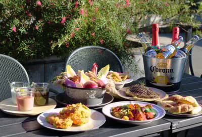 GARDEN HOUSE SHINJUKU 推出啤酒花园套餐，畅吃炸鸡、畅饮美酒