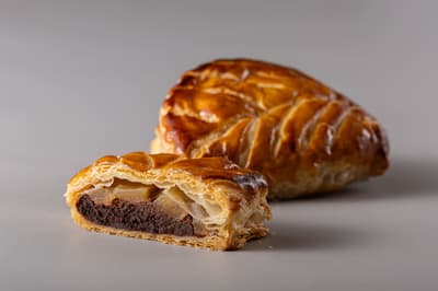 Seaside Hotel Maiko Villa Kobe นำเสนอขนมอบฝรั่งเศสประจำฤดูกาล "Chausson Pomme Chocolat"