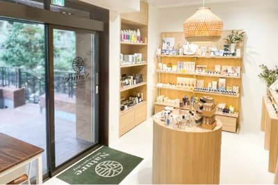 Thai Herb Stories lanza la primera serie para hombres «Wan Sao Long» en Nature Takadanobaba