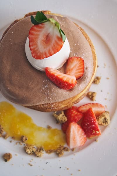 Bibliothèque เปิดตัวแพนเค้กวาเลนไทน์ที่มาพร้อมช็อกโกแลต สตรอว์เบอร์รี และชาเอิร์ลเกรย์