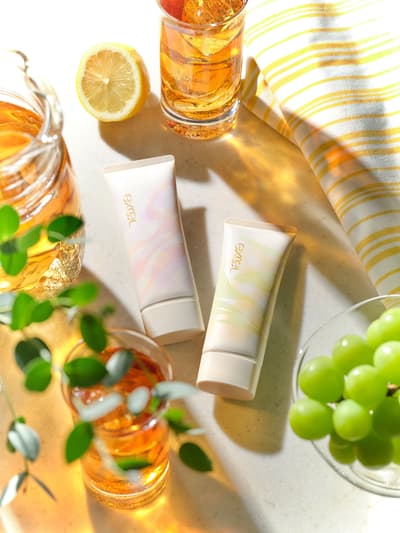 El "Protective UV Essence" de edición limitada de Excel regresa con aromas inspirados en el té para la primavera/verano de 2026