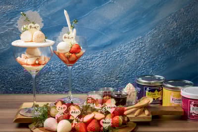 나고야 미드랜드 스퀘어 41층 GRADATIONS의 딸기 과수원 파르페 - 예약 한정 디저트