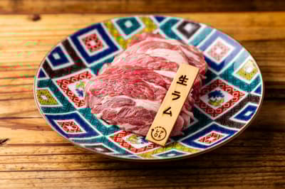 เนื้อแกะสดใหม่ยอดนิยมอันดับ 1 ลดครึ่งราคา! Kinshicho Jingisukan Okuno Hitsujiya, Minami ฉลองครบรอบ 1 ปีด้วยราคา Minami 373 เยน