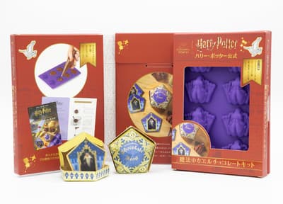 ชุดทำช็อกโกแลต Harry Potter อย่างเป็นทางการวางจำหน่ายแล้ว! สร้างสรรค์ช็อกโกแลตกบและลูกสนิชสีทองได้เองที่บ้าน