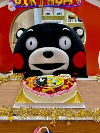 Kumamon Merayakan Ulang Tahun di Kumamon Square dengan Versi Multilingual dari “Come On! Kumamon!”