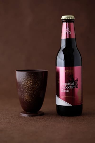 Sankt Gallen Releases Chocolate Beer × Edible Chocolate Glass Set on February 2, 2026. Pour, Drink, and Eat the Entire Glass