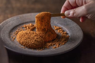 Tsubameya, the Beloved Warabi Mochi Shop from Gifu, Makes Its Kansai Debut at Hanshin Umeda Main Store