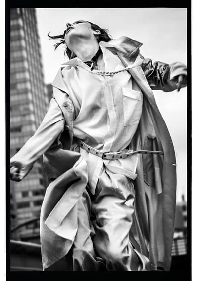 Y’s 发布由 Max Vadukul 拍摄的 2026 春夏系列《东京：静止的律动》摄影作品