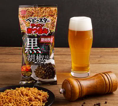 ขนมรสพริกไทยดำรุ่นลิมิเต็ดเอดิชันของ Baby Star Ramen เหมาะสำหรับเครื่องดื่มยามเย็น