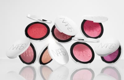 NARS presenta el rubor iluminador Light Reflecting en 7 nuevos tonos