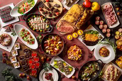 El Shinjuku Prince Hotel presenta la feria «Chocolate y fresa» con pizzas saladas únicas y un bufé suntuoso