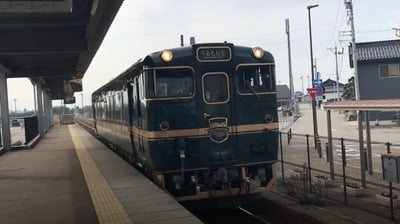 Things to Do in Toyama: A trip to Himi and Amaharashi by sightseeing train Berumonta
