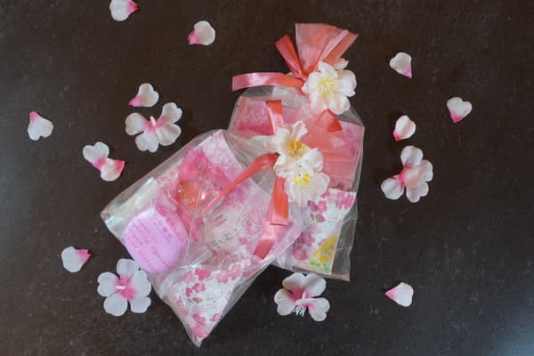 Plan gift: cherry blossom bath salts