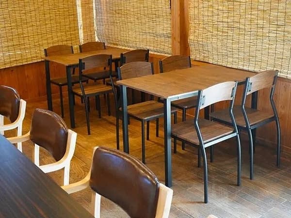 Tempat duduk meja: Ruang santai untuk dinikmati bersama teman atau keluarga