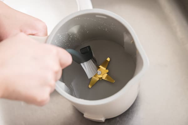 Dual-layer smooth ceramic coating interior and titanium-coated 8-blade system