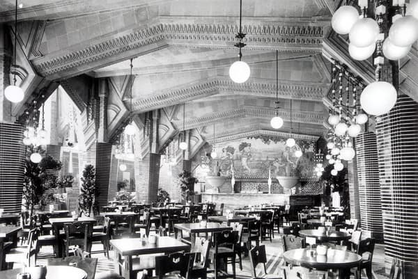 Beer Hall Lion Ginza Nana-chome as it looked at its founding in 1934