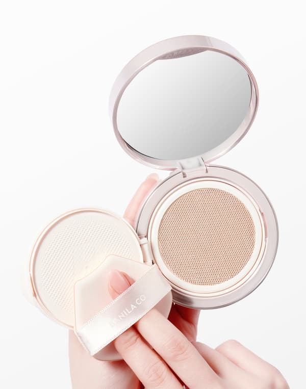 Adjust the amount on the left palette and apply to face for even more delicate and uniform adherence.