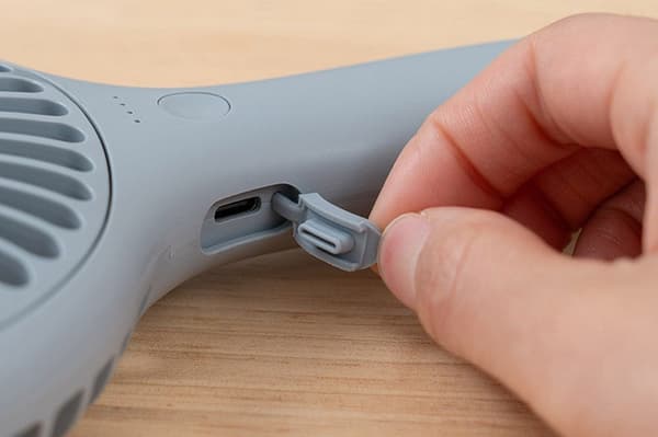 Cubierta del puerto de carga para protección en exteriores