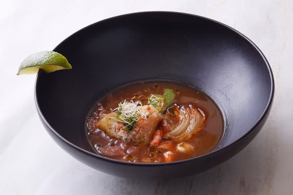 Caldo Asiático con Sate Tom