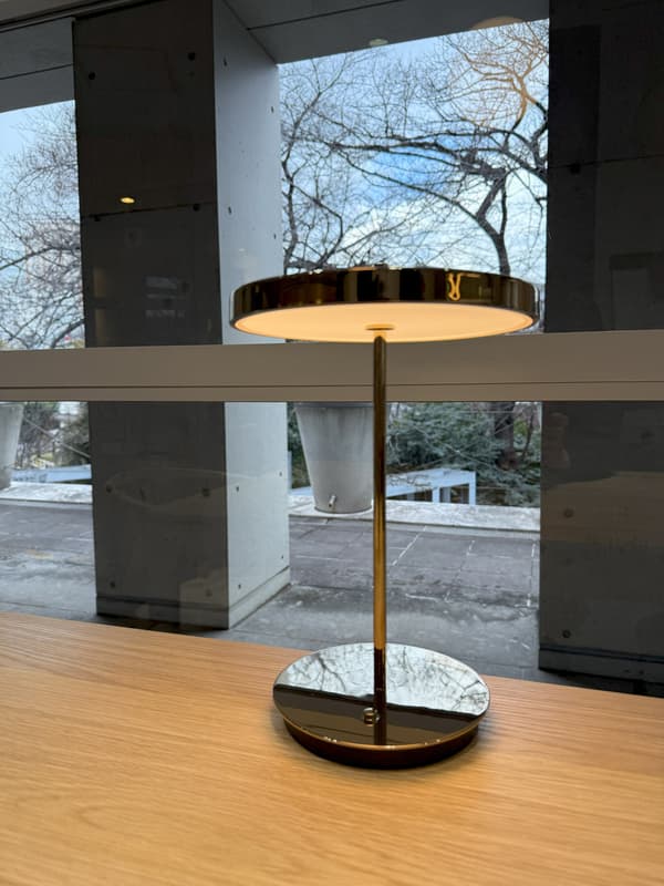 Asteria Move 便携式灯提供柔和、无眩光的光线