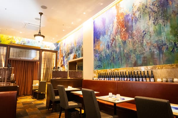 การตกแต่งภายในเสร็จสมบูรณ์ผ่านการวาดภาพสดโดยศิลปิน Shotaro Sanada