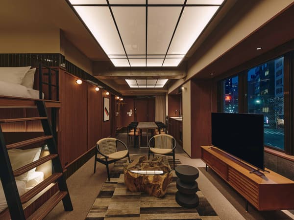 夜晚的房间内部