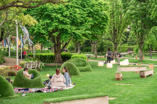 도쿄 미드타운의 피크닉 잔디밭