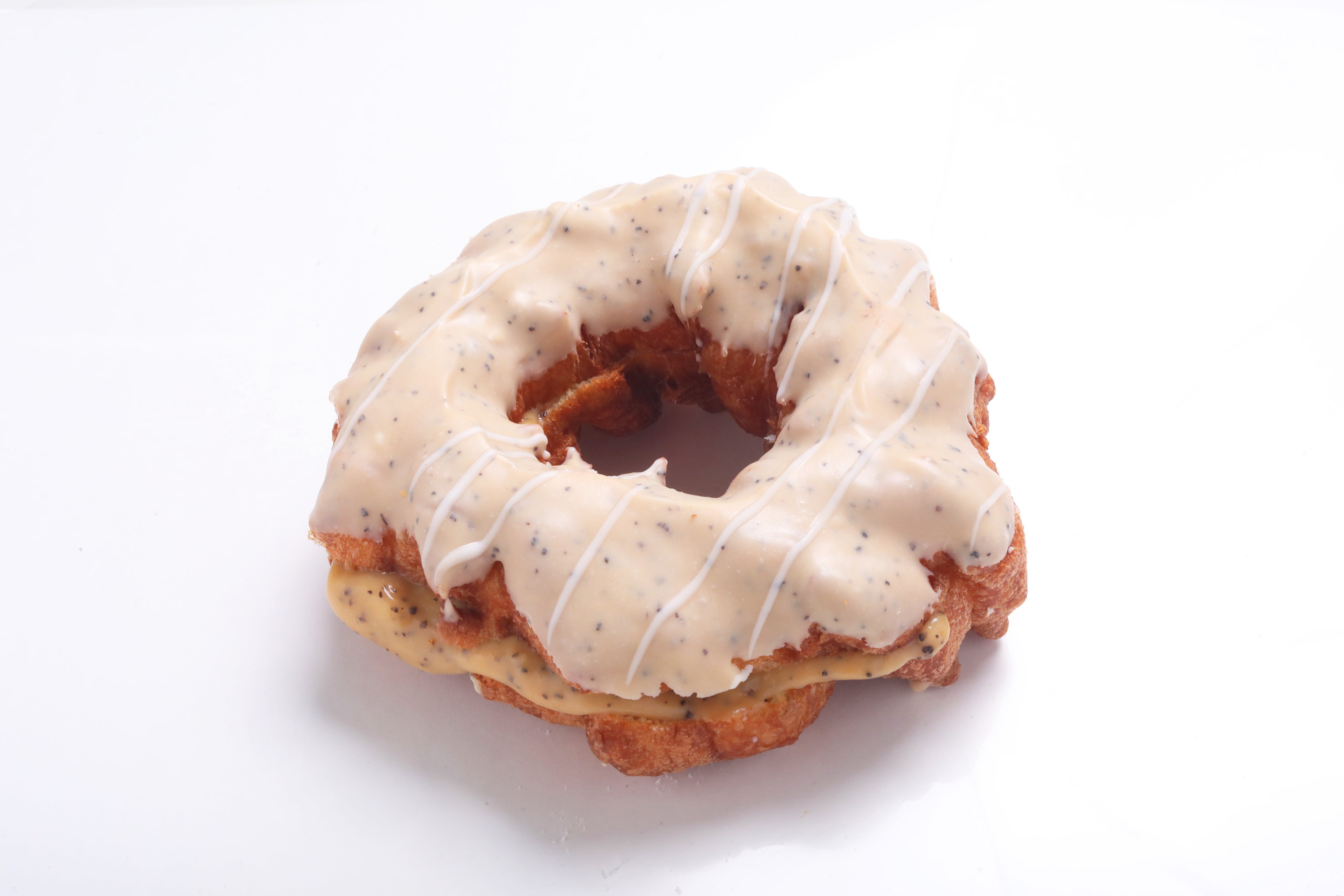 Milk Tea Eclair Choux - 264 yen: Rich custard finished with Ceylon tea Earl Grey. Refreshing finish with quality milk tea chocolate and aromatic fragrance.