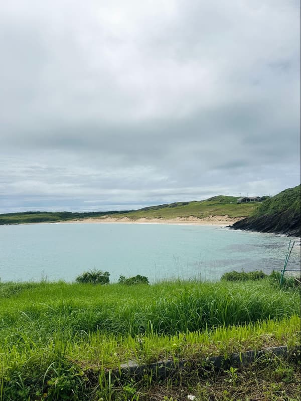 Playa de Ohama con aguas cristalinas