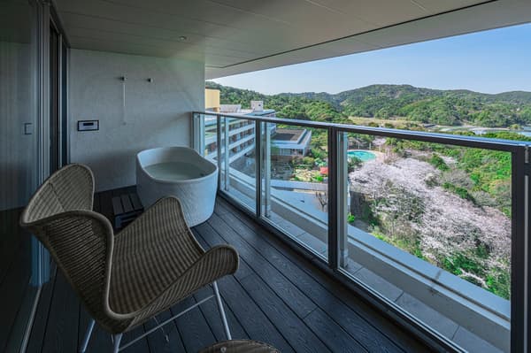View from the sky-view outdoor bath room
