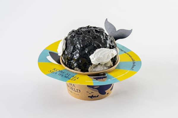 Orca-shaped Shaved Ice with Black Sesame and Brown Sugar Syrup (¥1,000)