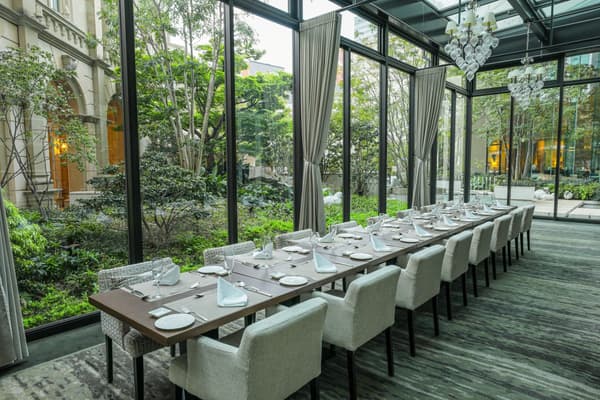 Semi-private room (large)