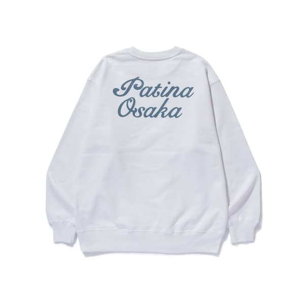 เสื้อสเวตเตอร์คอกลมสีขาวด้านหลัง