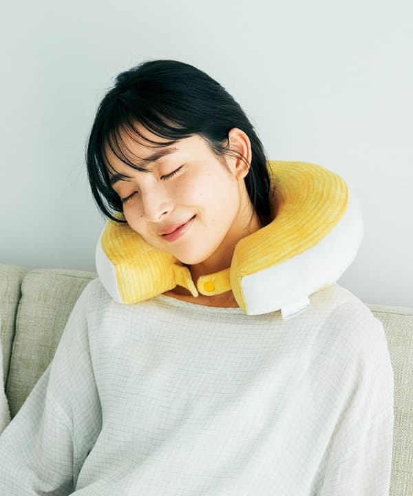 Almohada cervical con botones a presión para facilitar su transporte