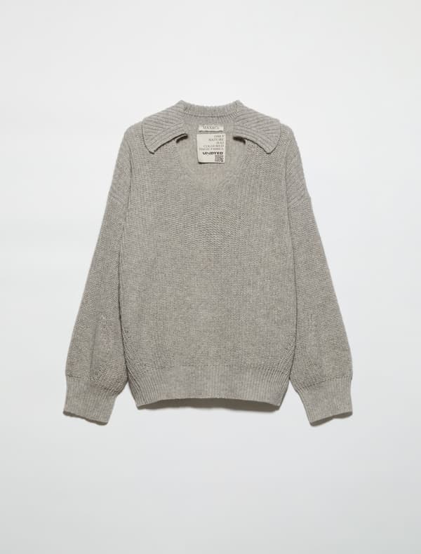 Blouse ¥50,600 (tax included)