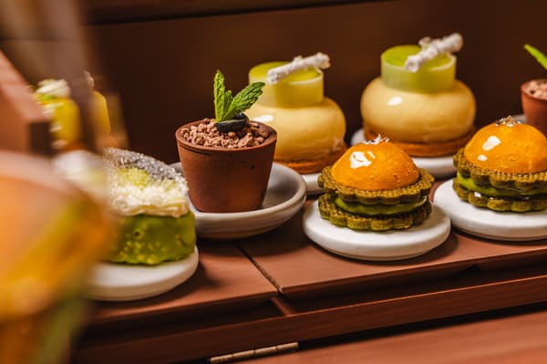 1 Hotel Tokyo 以木盒風格呈現的下午茶