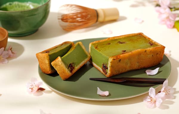 Cheesecake de matcha horneado a mano