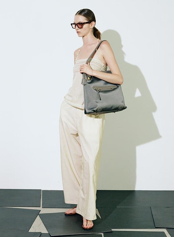 Key one handle ¥39,600 H/ 33 × W/ 35 × D/ 12 cm