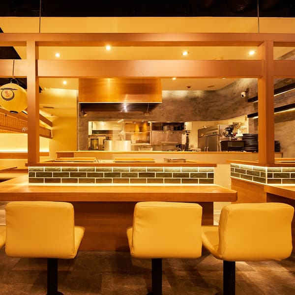 Toriikuguri Ikebukuro – Interior yang menampilkan gerbang torii