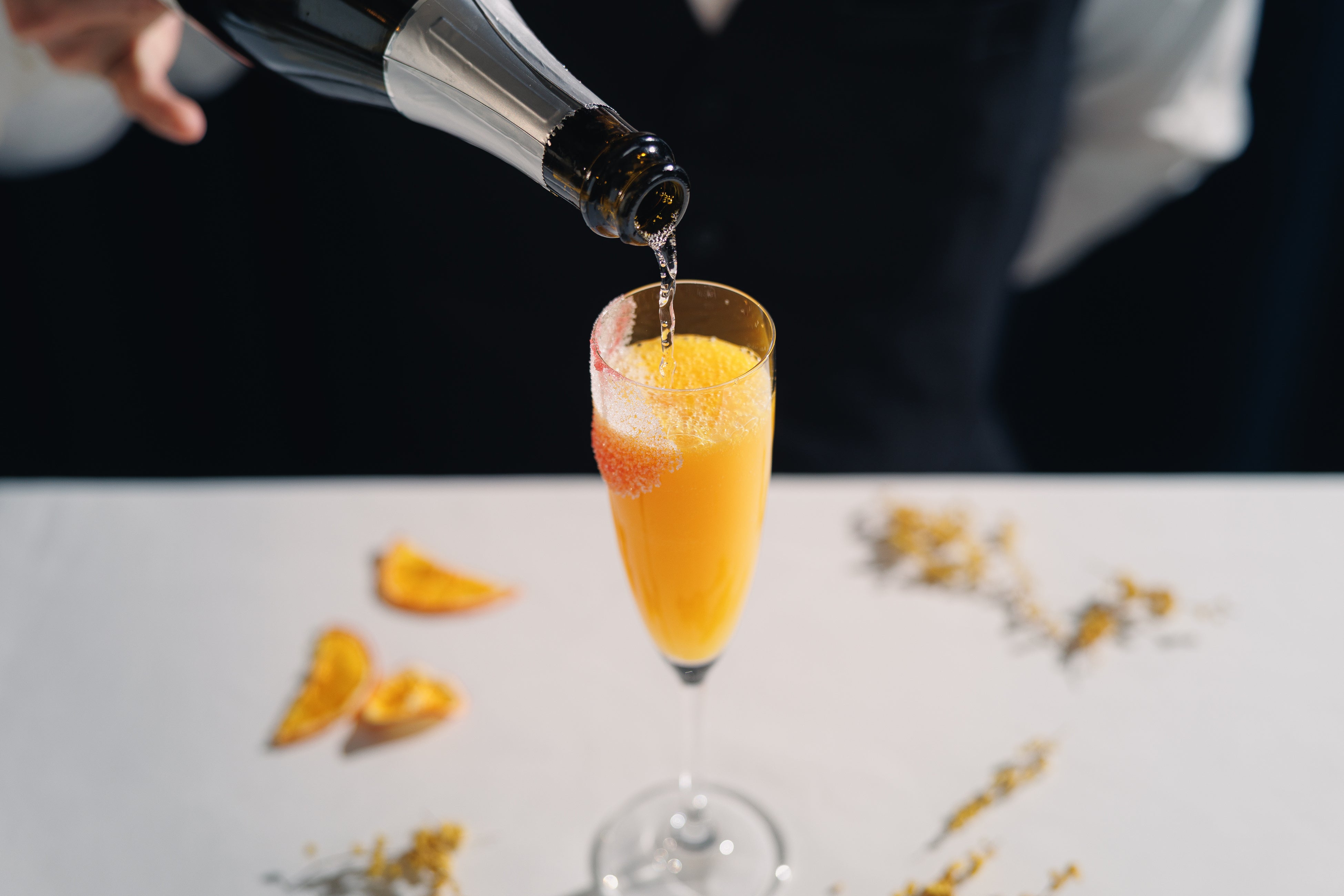 Interior Benjamin Steakhouse menunjukkan suasana makan yang elegan